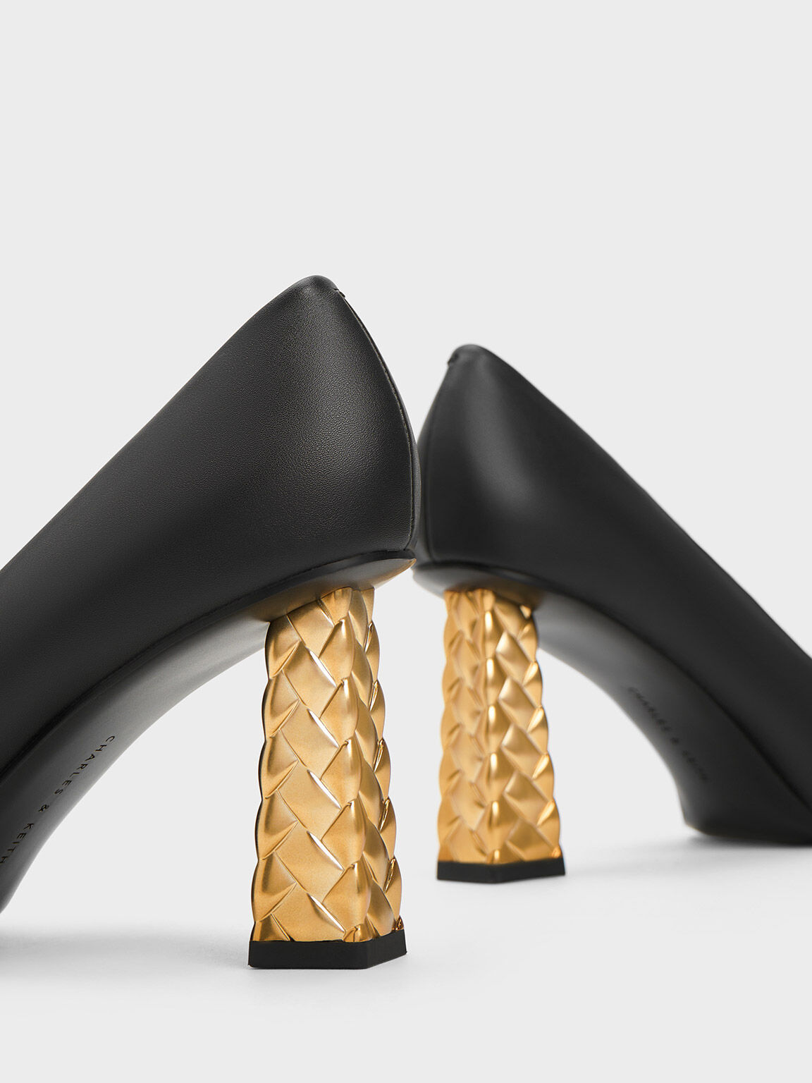 Quilted Heel Pointed Toe Pumps Black
