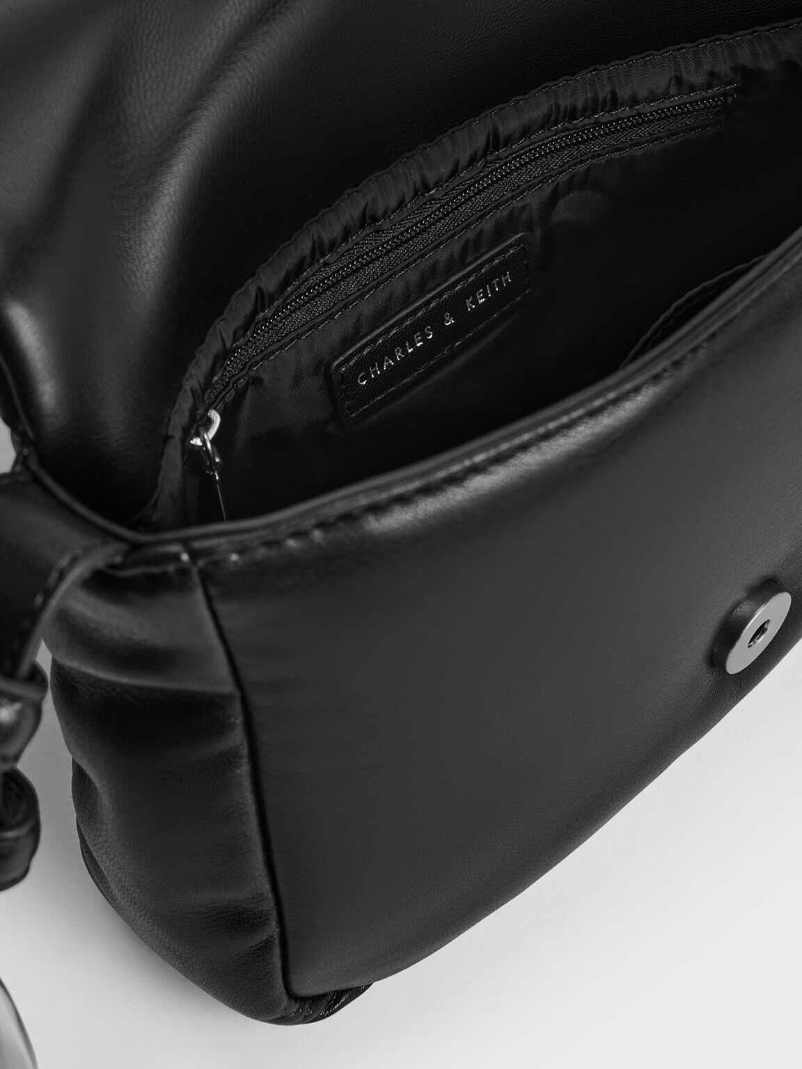 Padded shop messenger bag