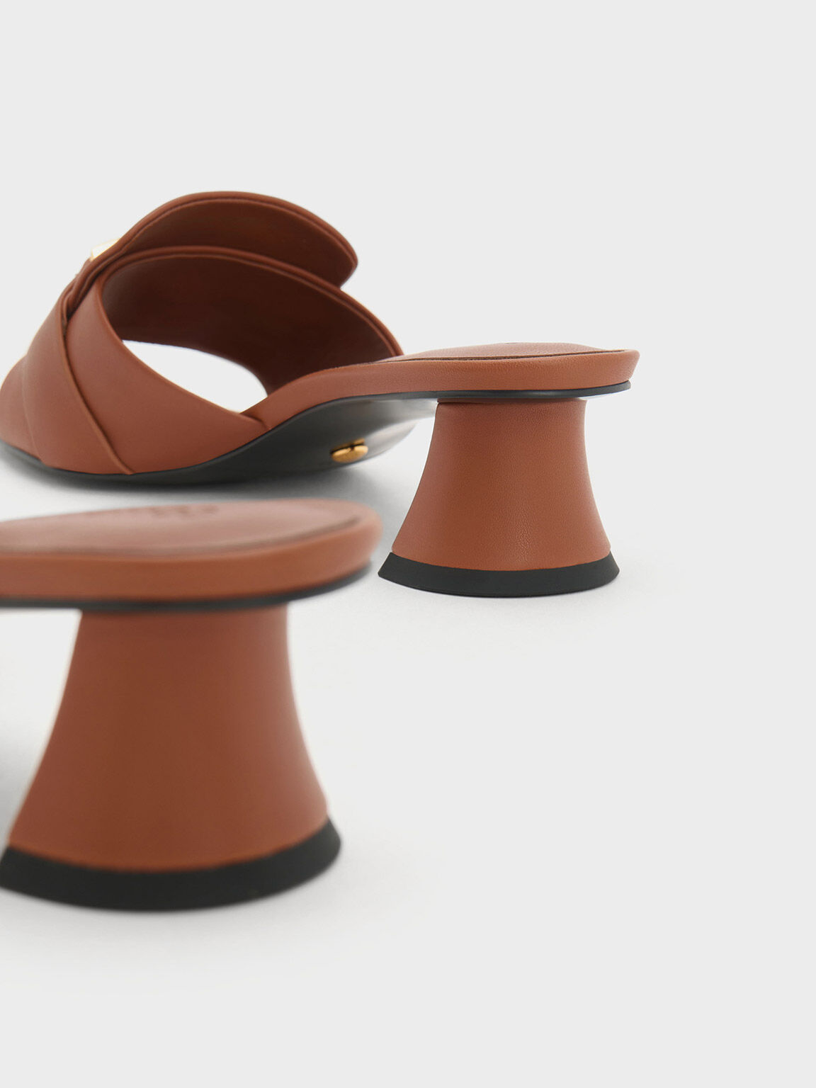 Cognac leather mules top