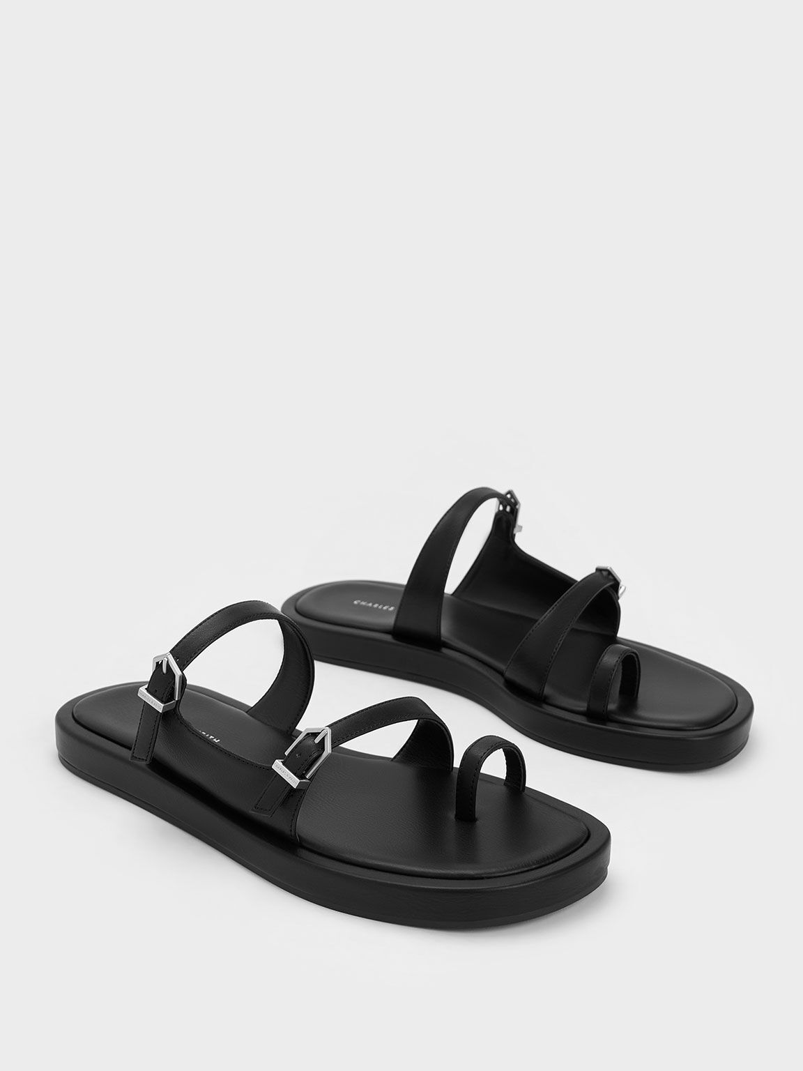 Mens toe clearance loop flip flops