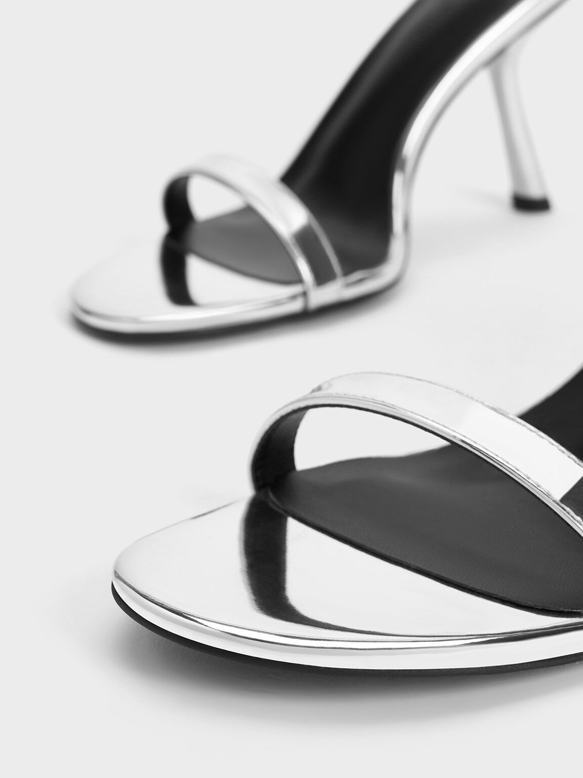 Silver flip flop best sale sandals