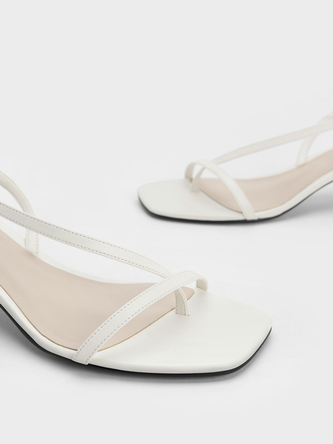 Block heel hot sale thong sandals