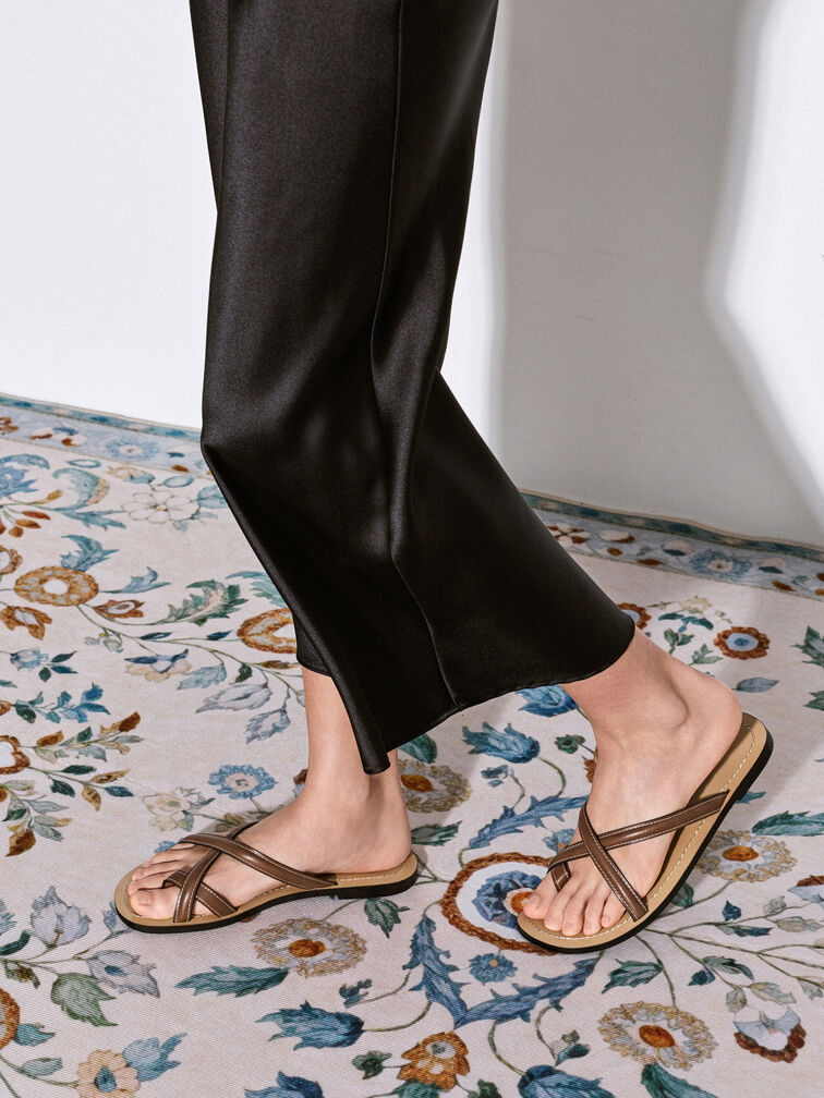 Crossover Toe-Ring Sandals, Cognac, hi-res