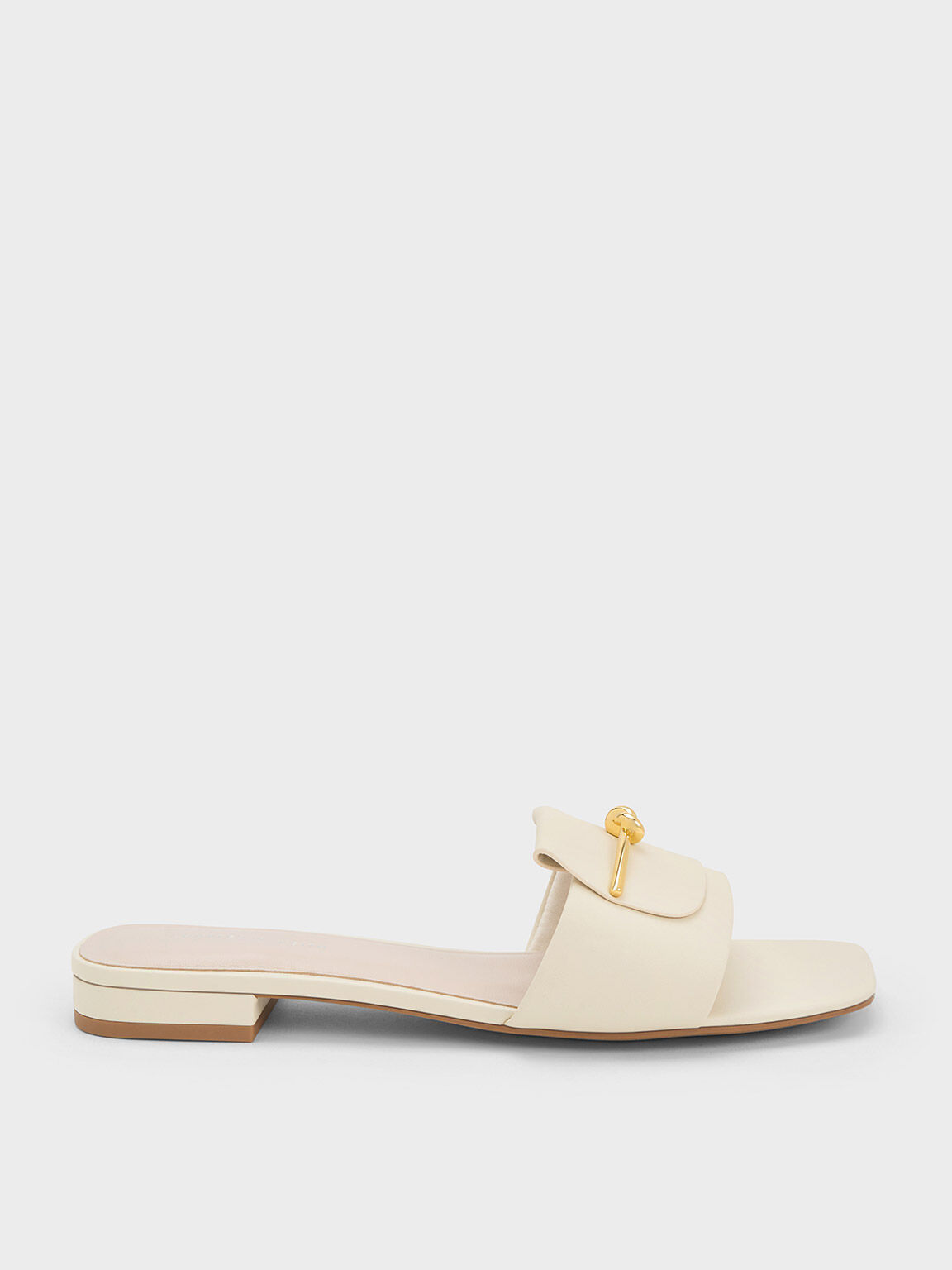 Gucci shop white sandals