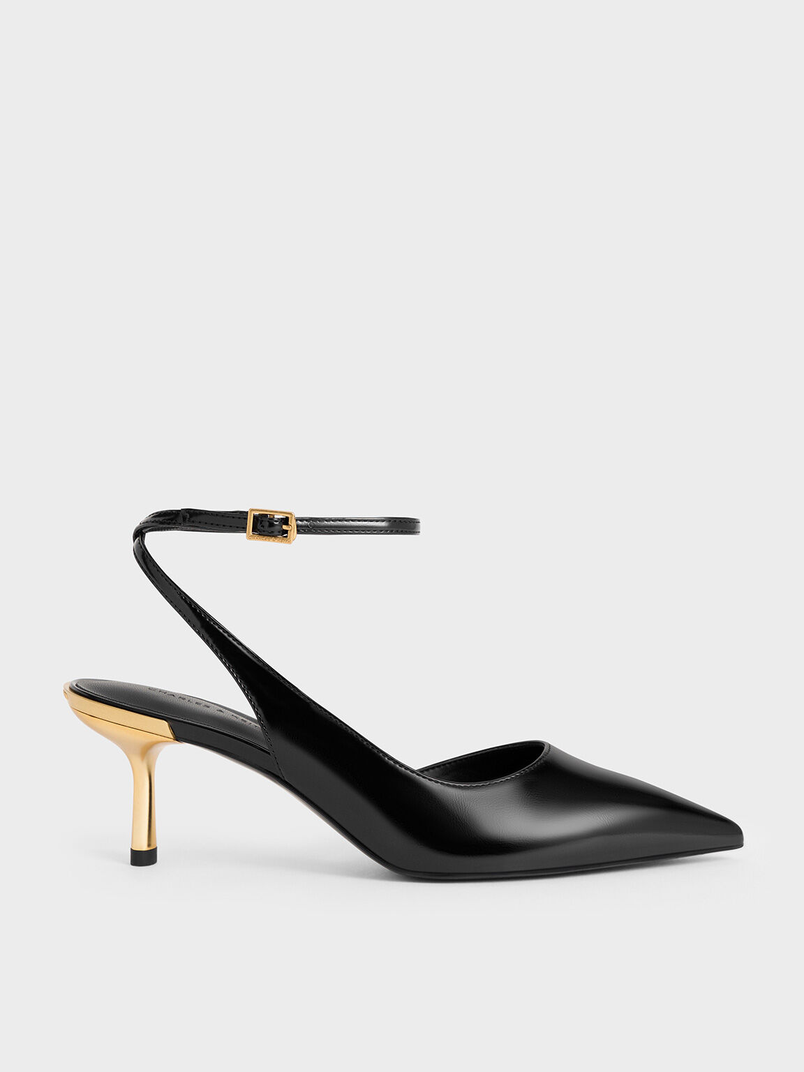 Pump shoes with ankle strap clearance