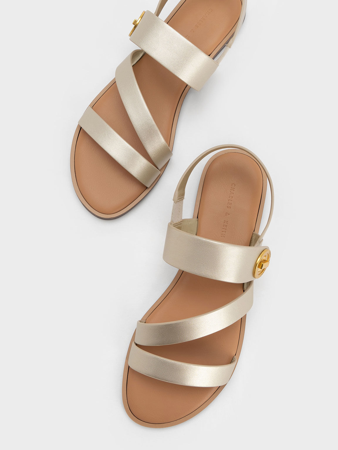 Strappy sandals that cover the toes discount