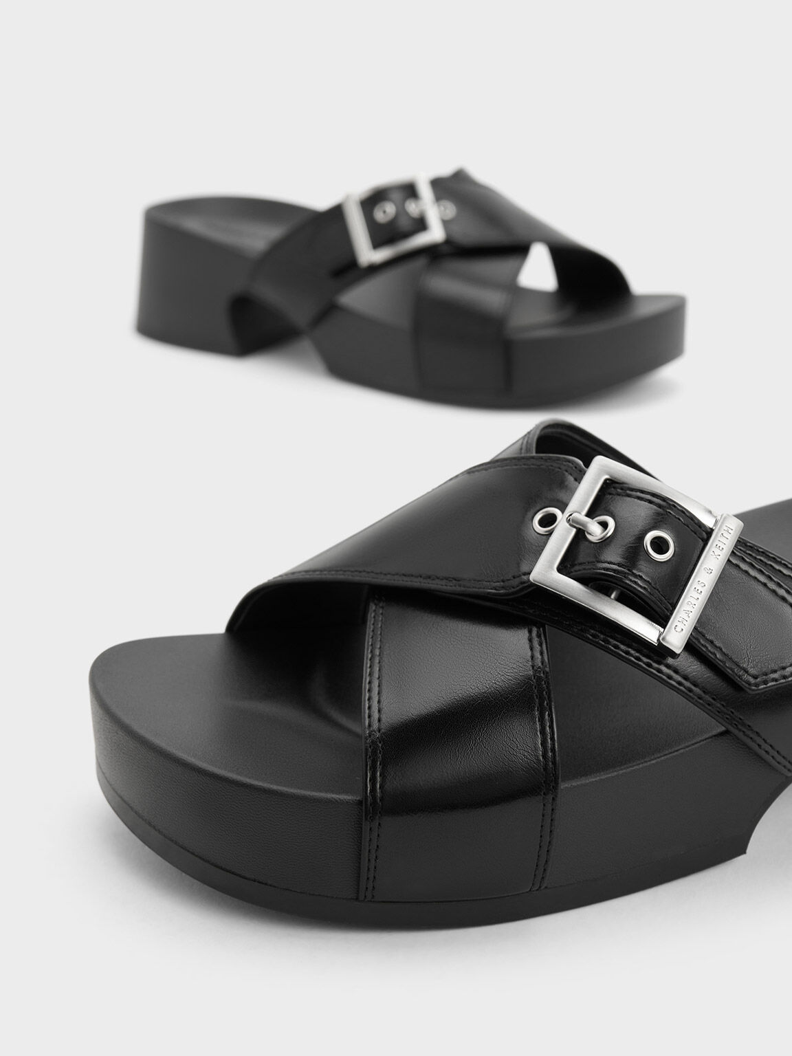 Black slip on shop platform sandals