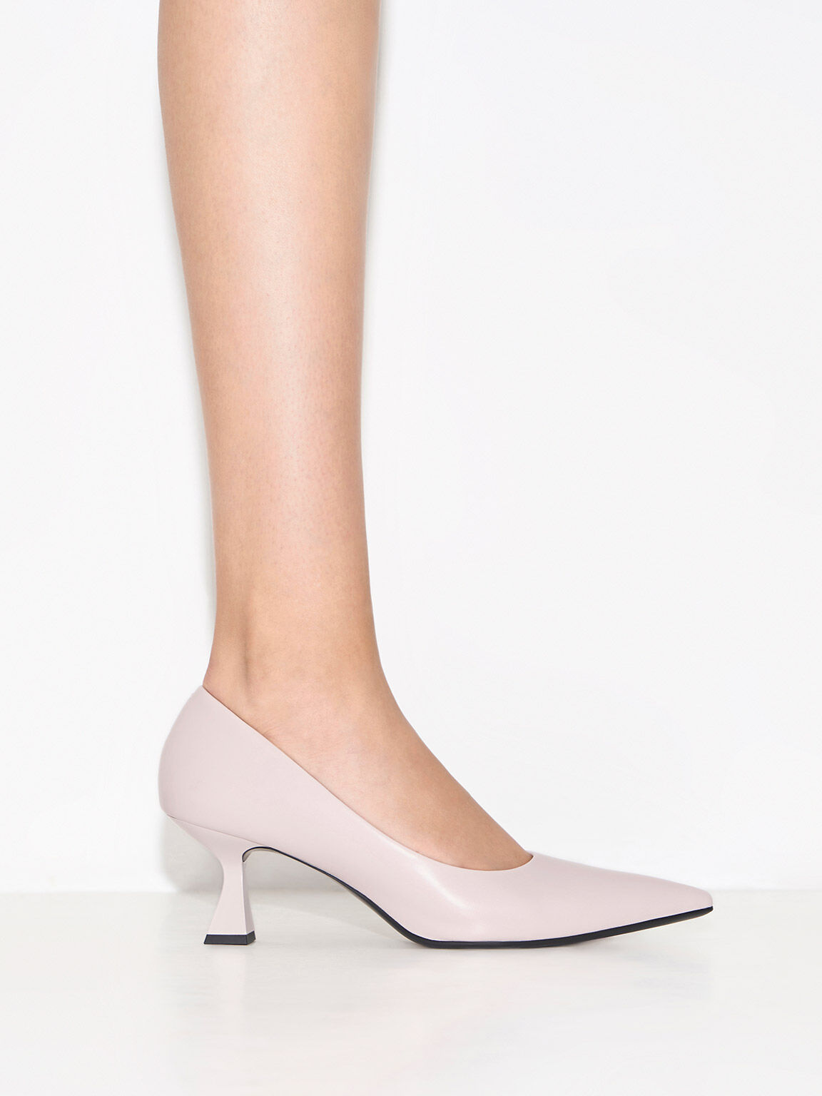 Closed toe pumps outlet with strap