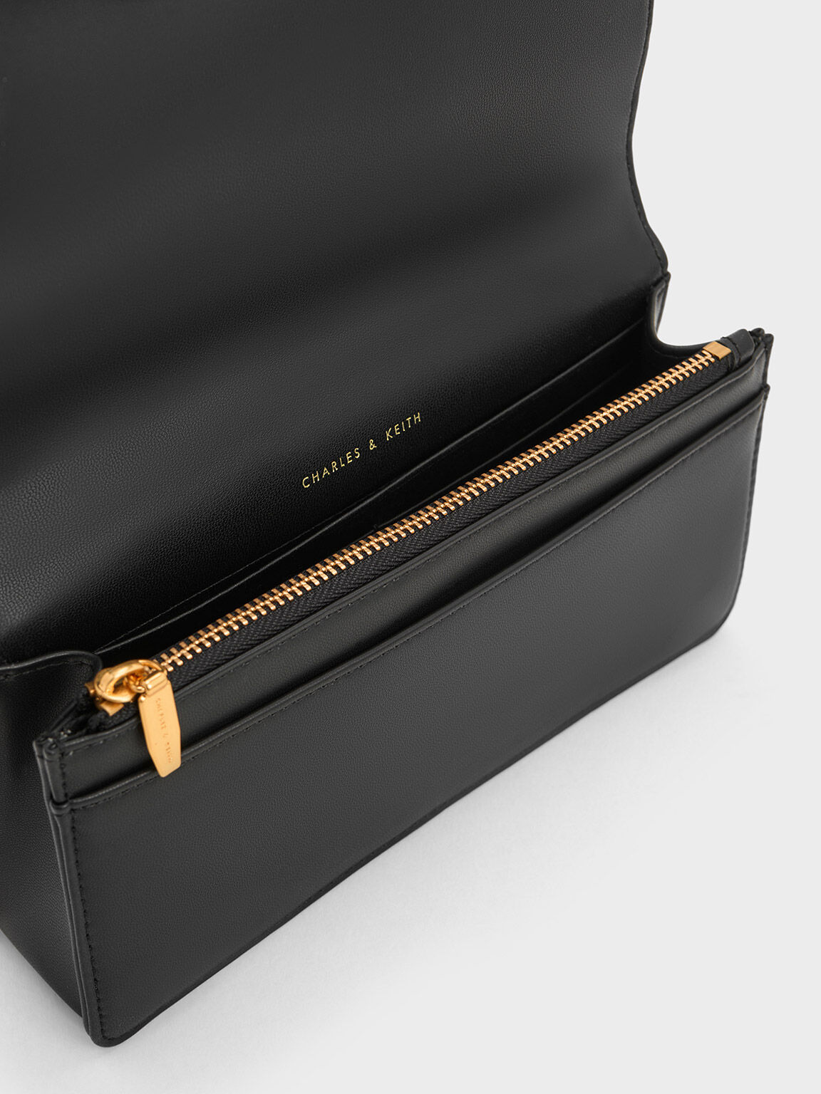 Paffuto Chain Handle Quilted Long Wallet Black