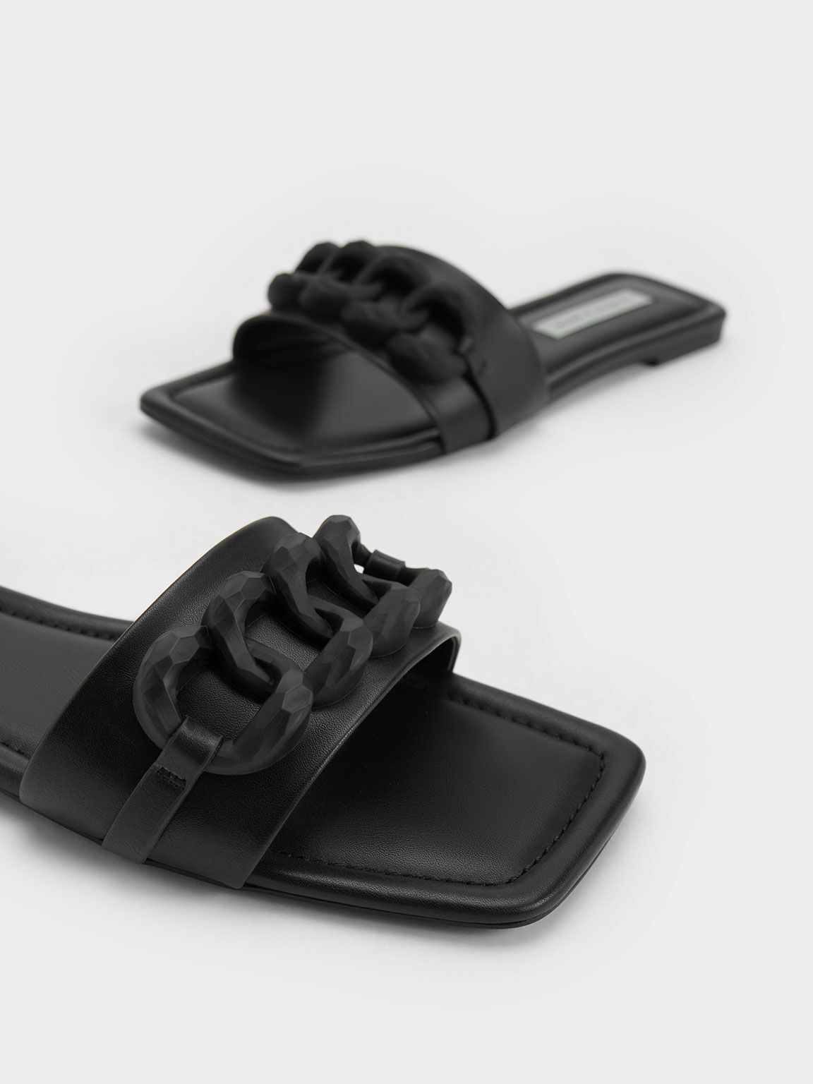Black chunky top slides