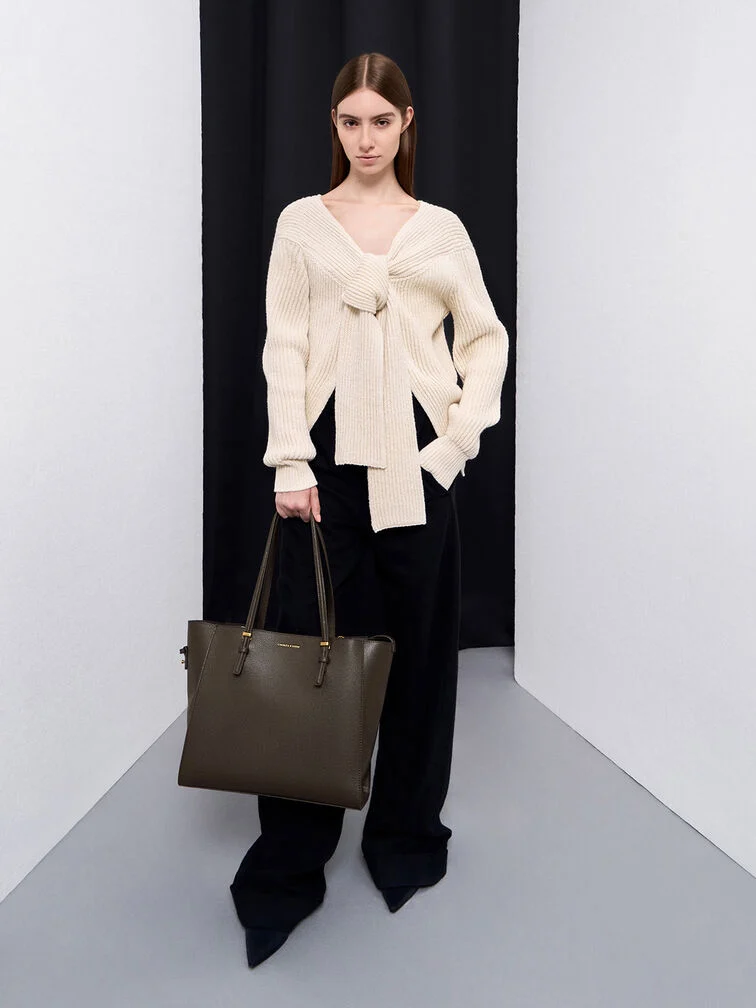 Women’s Sansa tote bag, one of CHARLES & KEITH’s best-selling work bags. 