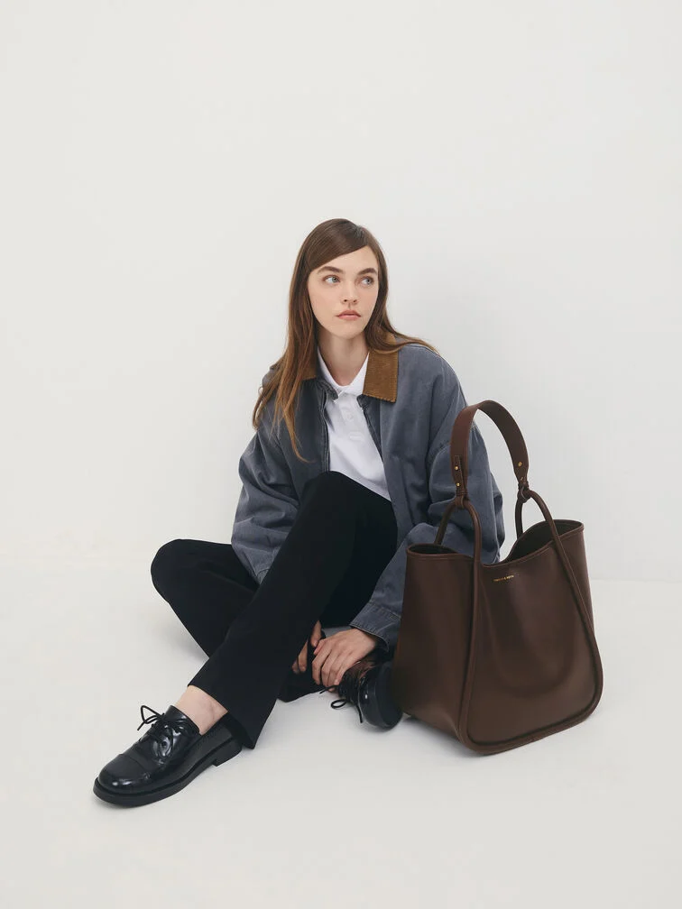  Women’s Lyla tubular slouchy tote bag, one of CHARLES & KEITH’s best-selling uni bags. 