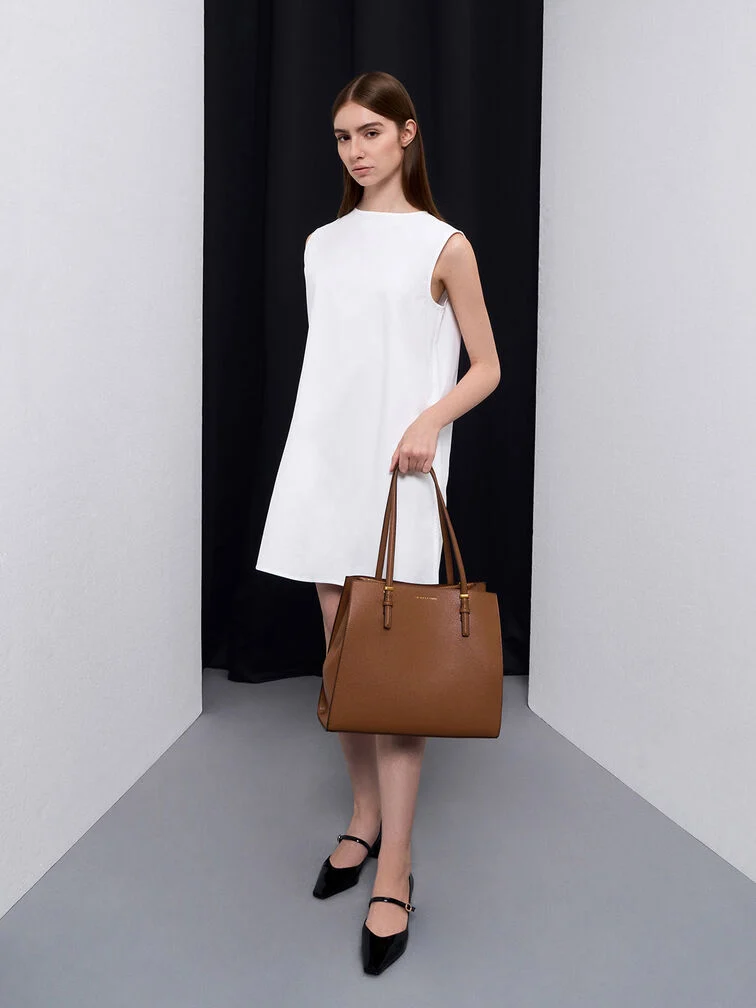 Pointed-toe block heels put the finishing touch to a work-appropriate dress